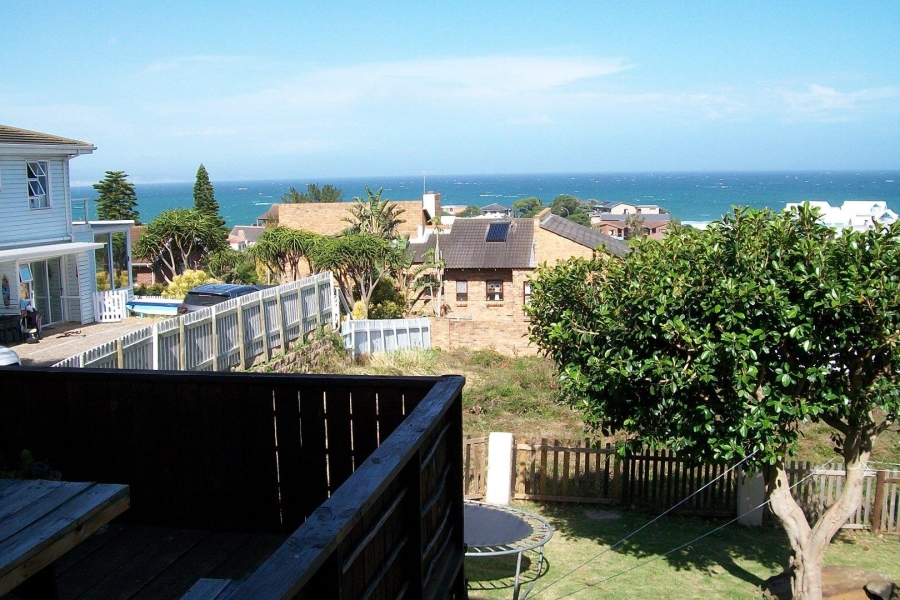 4 Bedroom Property for Sale in Wavecrest Eastern Cape